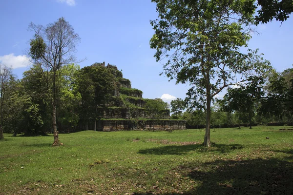 Starověké Khmerský pyramida v koh kher, Kambodža — Stock fotografie