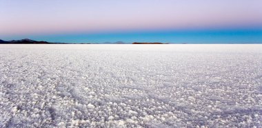 Bolivya 'da güneş doğarken Uyuni' nin sahibinin görüntüsü