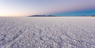 Bolivya 'da güneş doğarken Uyuni' nin sahibinin görüntüsü