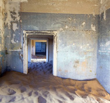 Pomona, Namibya - 16 Ağustos 2018: Pomona 'daki harabelerin manzarası, terk edilmiş elmas kasabası