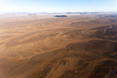 Fotoğraf Sossusvlei, Namibya 'daki helikopterden çekildi.