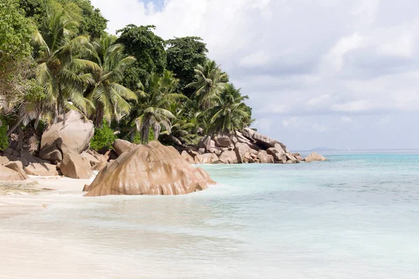 Ein Wunderbarer Tropischer Strand Auf Den Seychellen — Stockfoto