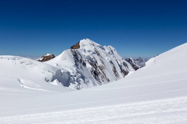 İtalya 'nın kuzeyindeki Monte Rosa manzarası