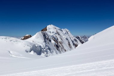 İtalya 'nın kuzeyindeki Monte Rosa manzarası