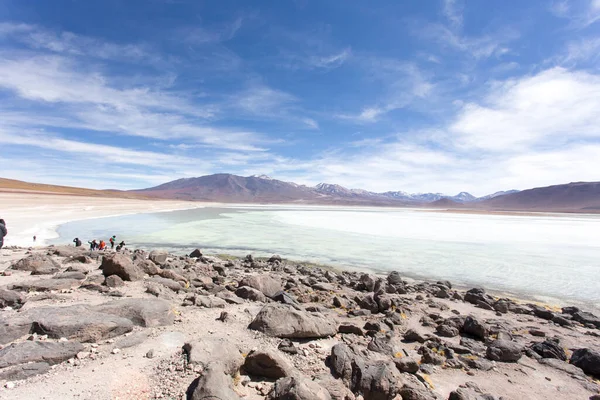 Uyuni Bolivia Augustus 2019 Uitzicht Toeristen Die Lagune Bezoeken — Stockfoto