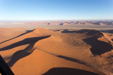 Namibya 'da Sossusvlei' nin helikopter görüntüsü