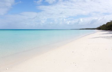 Yeni Kaledonya 'daki Ouvea kumsal manzarası 