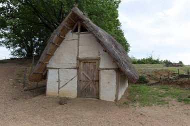 Poggibonsi, İtalya - 29 Mayıs 2021: Poggibonsi 'de Arkeodromo, açık hava müzesi