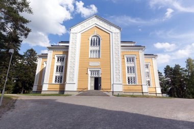 Kerimaki, Finlandiya - 11 Ağustos 2021: Finlandiya 'daki ahşap kilise manzarası
