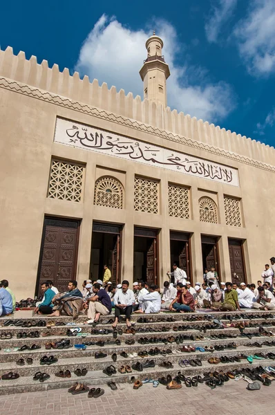 Prayer in the Grand Mosque of Dubai — Stock Photo, Image