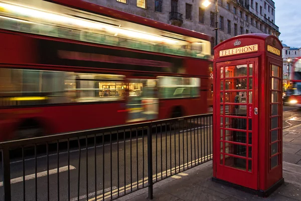 Otobüs ve telefon kutusu, Londra — Stok fotoğraf