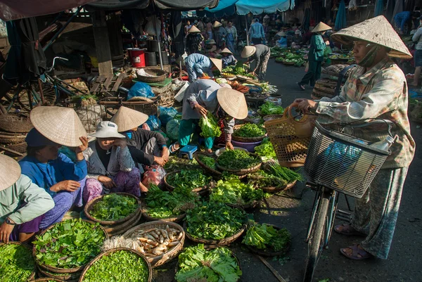 Venda de legumes no Vietnã — Fotografia de Stock