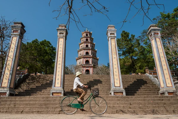 Fahrradfahren in Vietnam Stockbild