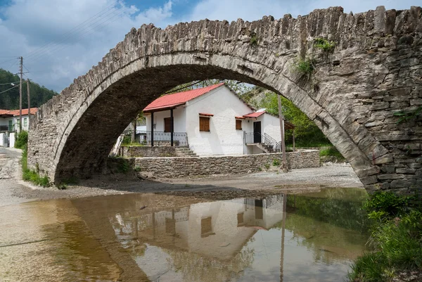 Stone bridge in Greece — Stock Photo, Image