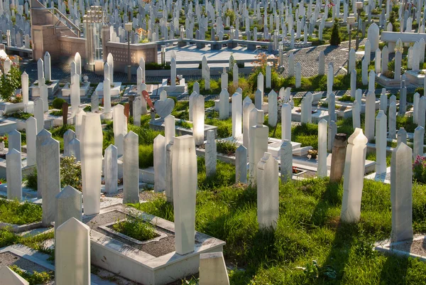 Friedhof in Sarajevo, Bosnien und Herzegowina — Stockfoto