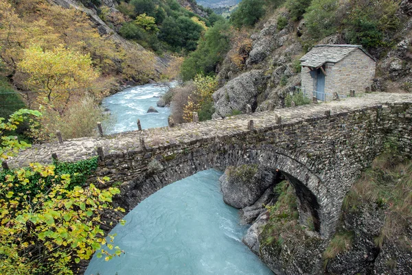 Yunanistan eski bir köprü — Stok fotoğraf
