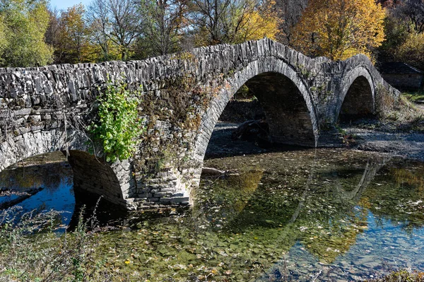Vista Pedra Tradicional Ponte Mylos Epiro Grécia Autum — Fotografia de Stock