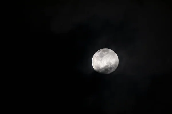 Fermez Pleine Lune Sur Ciel Noir Avant Tempête Pluie — Photo