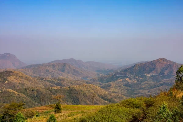 Tayland 'daki Khao Kho' daki manzara dağ ve orman manzarası