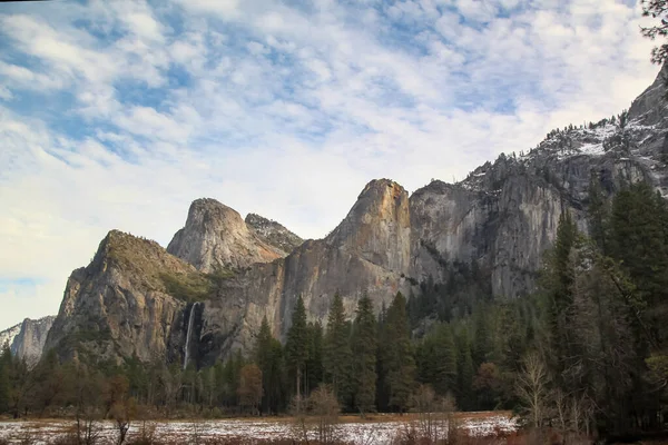 Veduta Delle Montagne Paesaggistiche Del Parco Nazionale Dello Yosemite Inverno — Foto Stock