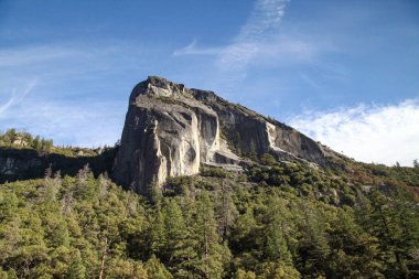 Kışın Yosemite Milli Parkı'nda doğa manzara görünümü, ABD.
