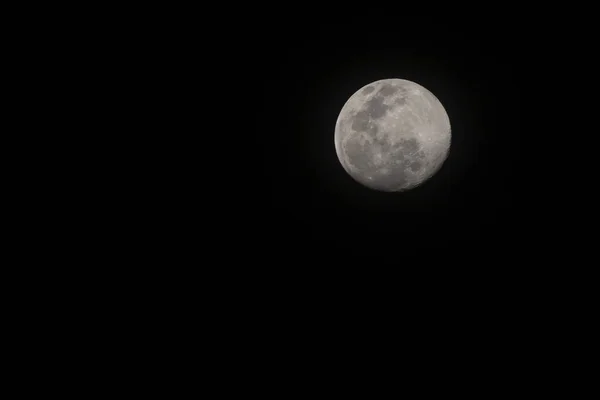 Nahaufnahme Vollmond Schwarzen Himmel Vor Dem Regensturm — Stockfoto