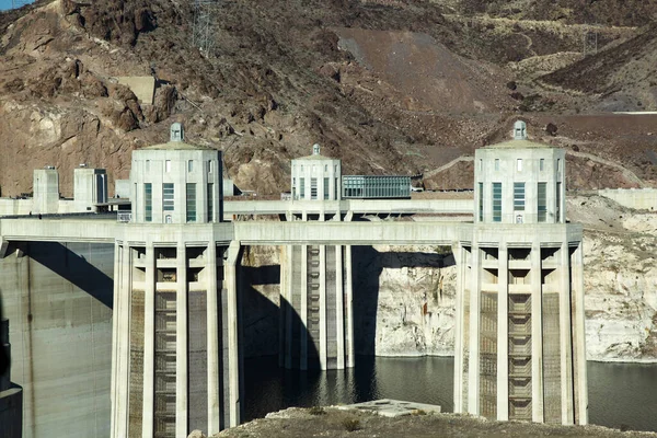 内华达州和亚利桑那州 2018年12月9日 大多数人参观著名的地标胡佛水坝在米德湖 内华达州和亚利桑那州 — 图库照片