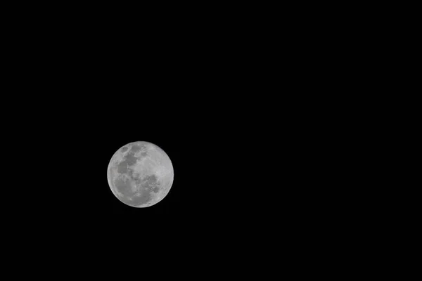 Sluiten Volle Maan Aan Zwarte Hemel — Stockfoto