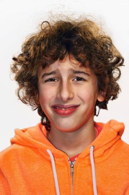 komik acı yüzü olan bir çocuk portresi