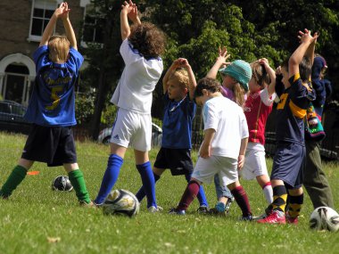 Sadece futbol eğitim parkta çocuklar