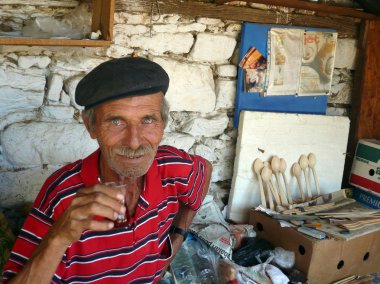 çay içme yerel eski ustası