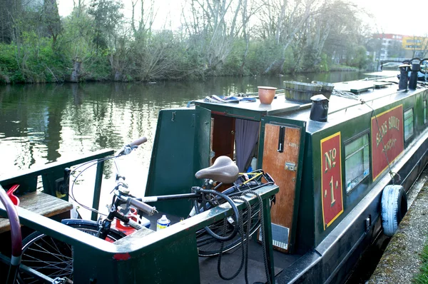 Houseboat on canal — Stock Photo, Image