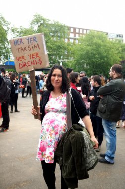 Londra'da Türk protestocu