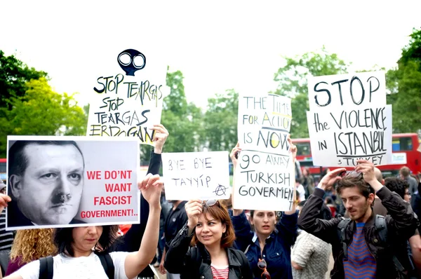 Turkish Protesters in London — Stock Photo, Image