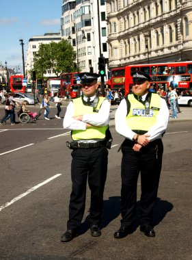 iki Londra polis
