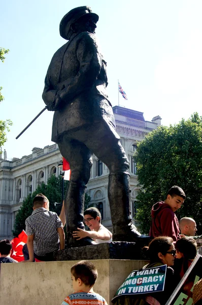 Viscount Alanbrooke statue during a demo — Stock Photo, Image