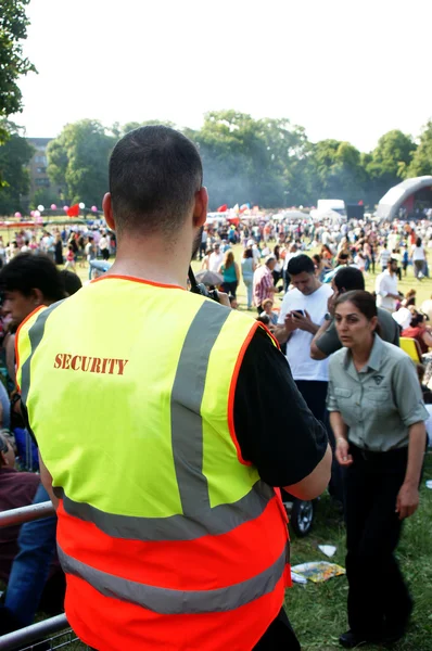 Безопасность фестиваля в парке — стоковое фото