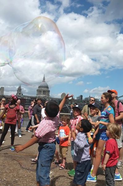 Kids enjoy bubble chase — Stock Photo, Image