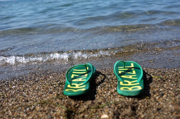 Flip-flops på stranden — Stockfoto