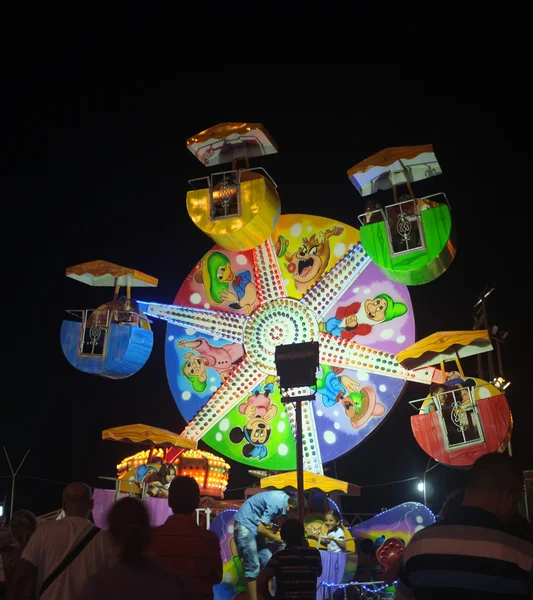 Jahrmarkt in der Nacht — Stockfoto