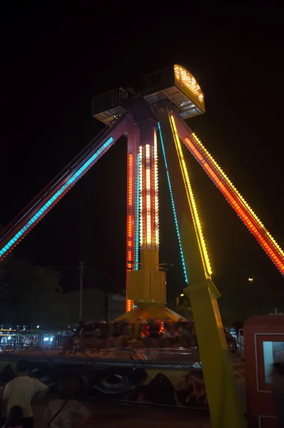 夜の遊園地 — ストック写真