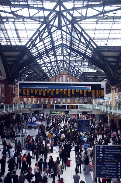 Ora di punta in stazione trafficata — Foto Stock