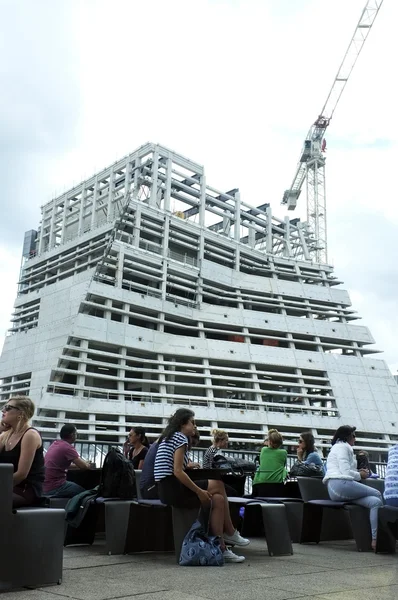 Tate Modern's new extension building — Stock Photo, Image