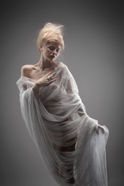 güzel dalgın glamour girl yaratıcı saç modeli