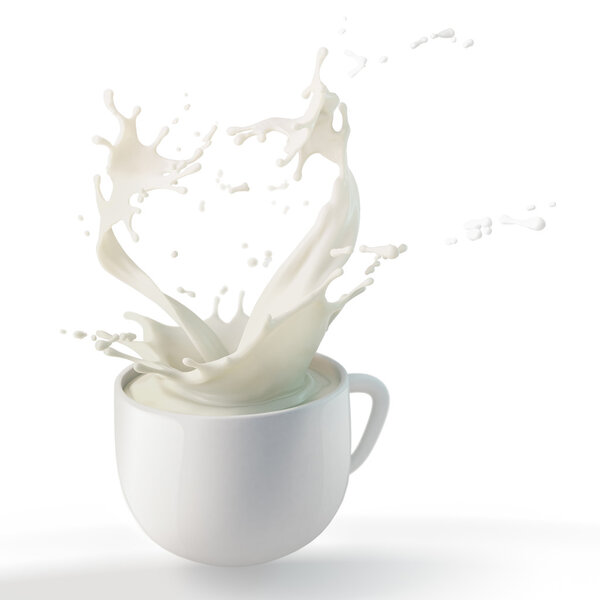 брызги белого молока в фарфоровой чашке изолированы
