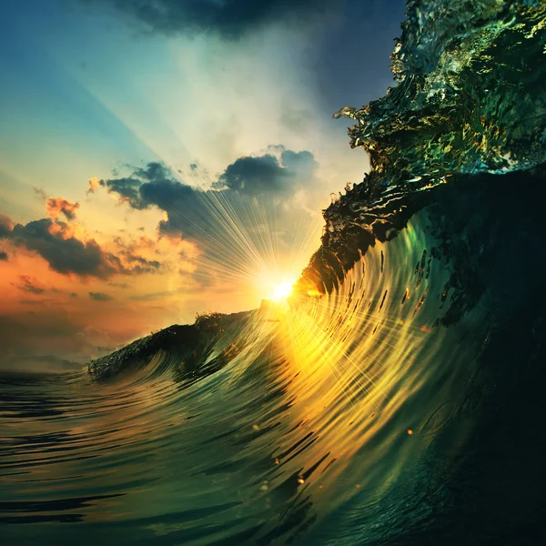 Sunset on the beach with screw ocean wave — Stock Photo, Image