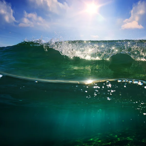 Ontwerpsjabloon met onderwater deel en zonsondergang dakraam splitte — Stockfoto