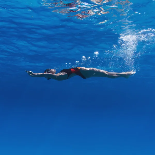 Professionelles Frauenschwimmen — Stockfoto