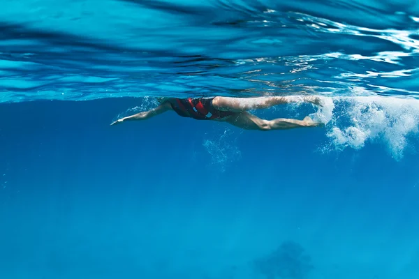 Ženské profesionální plavec — Stock fotografie