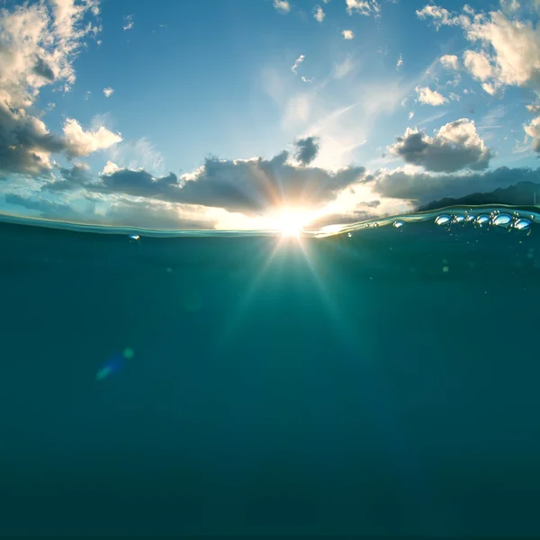 Subaquático e luz solar — Fotografia de Stock